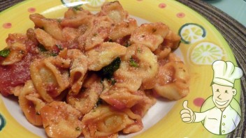 Tortellini w sosie pomidorowym